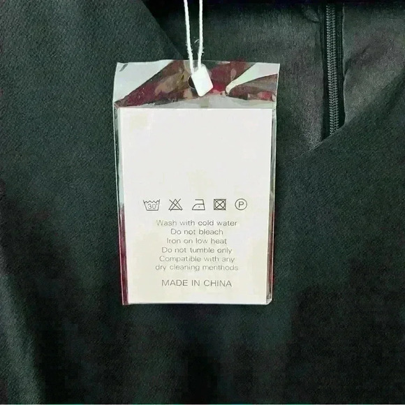 BELONGSCI NWT WOMENS V NECK BELL SLEEVE SHIFT MINI BLACK DRESS SIZE L - Picture 3 of 7